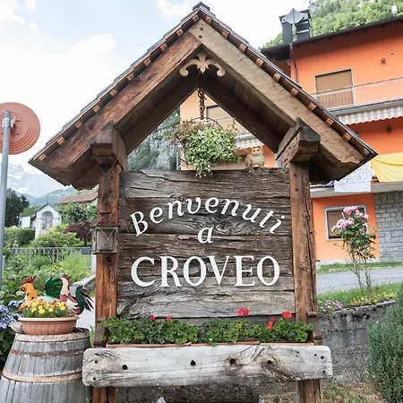 Elegante Casa Disposta Su 3 Piani A Croveo