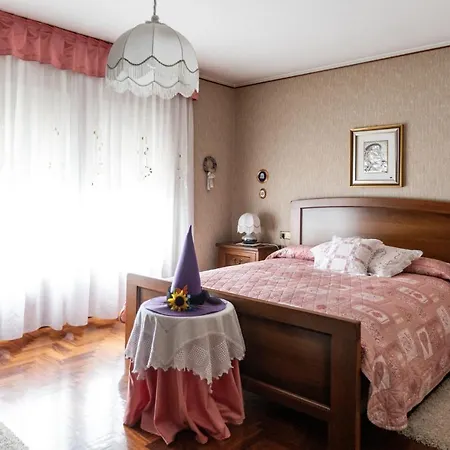 Elegante Casa Disposta Su 3 Piani A Croveo