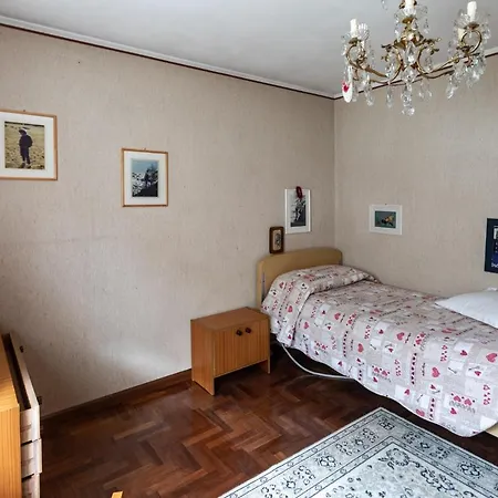 Elegante Casa Disposta Su 3 Piani A Croveo